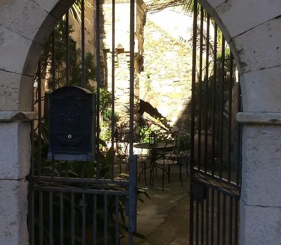 Floresta Bed and Breakfast 3*